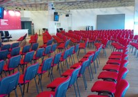 Assemblea degli Azionisti — Trieste: Centinaia di sedute allestite per un'assemblea societaria, con area regia e proiezione.