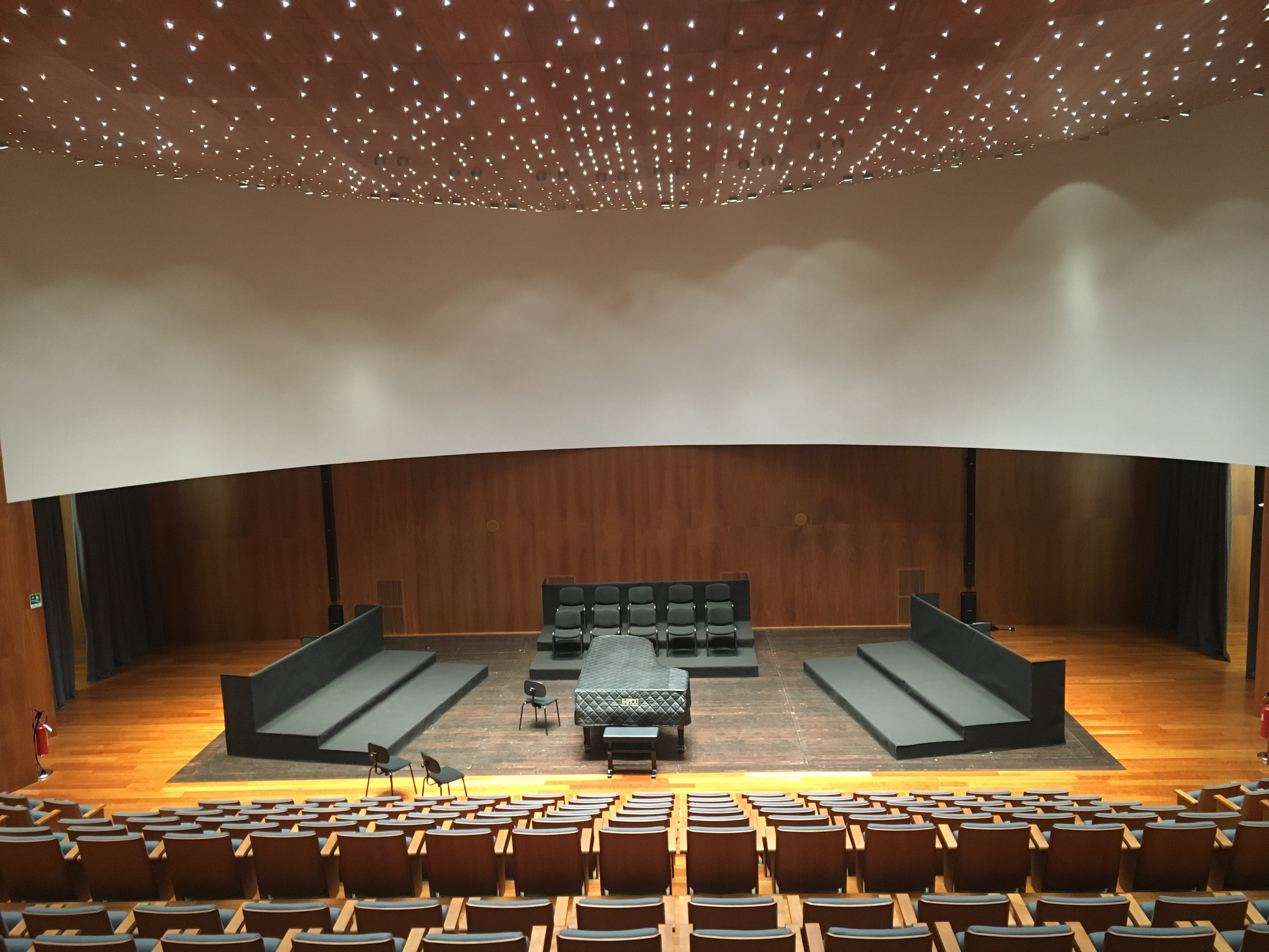 Noleggio pedane modulari - Esempio Auditorium privato