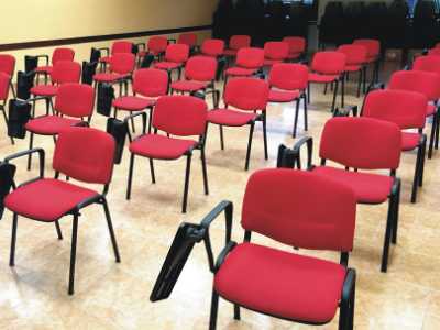 Noleggio sedie con ribaltina e tavoletta per concorso pubblico