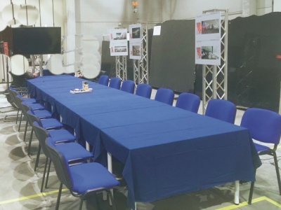 Noleggio tavolo riunioni per esposizione