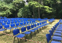 Noleggio sedie in PVC per esterni - Esempio arena estiva cinematografica, Villa Gruber Genova